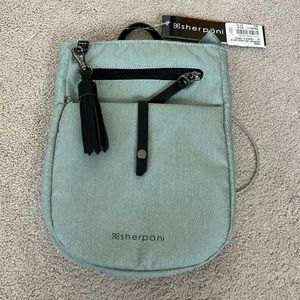 Travel crossbody purse